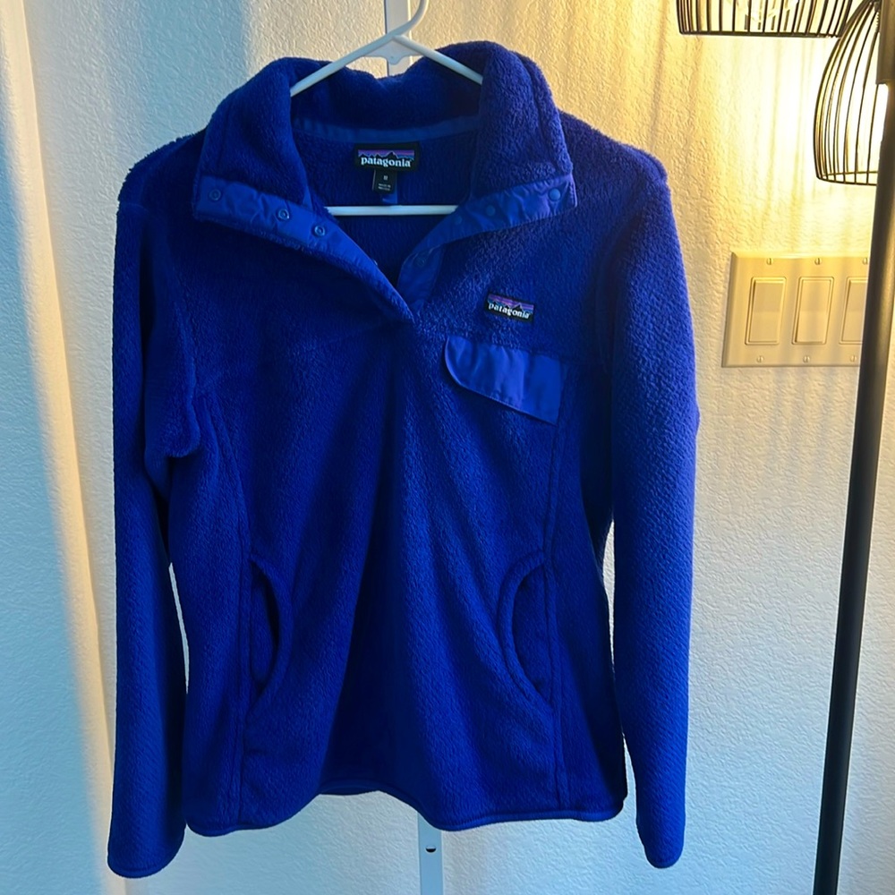 Blue fuzzy Patagonia pull over